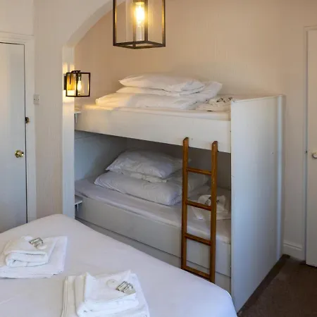 شقة Pass The Keys Picturesque Sea & Castle View Penthouse Apartment