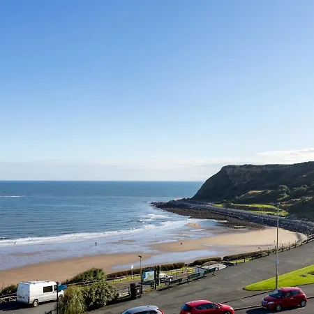 Pass The Keys Picturesque Sea & Castle View Penthouse Apartment شقة سكرابورو