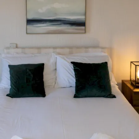 Pass The Keys Picturesque Sea & Castle View Penthouse Apartment * سكرابورو
