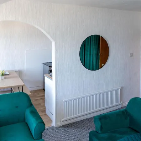 Pass The Keys Picturesque Sea & Castle View Penthouse Apartment Apartman